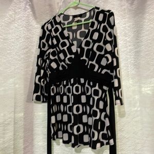 Black and gray top square- circles design.